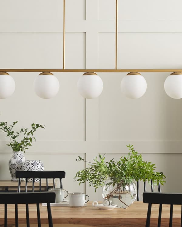 Hängande Lampa Guld Metall 62 cm Sfär Skärmar Vit Glas Glamour Design Kök Matrum