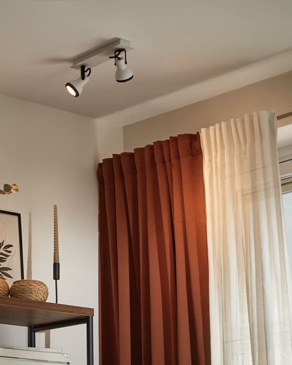 Taklampa Vit och svart Metall Svängarm Konformad skärm Spotlight Design Rektangulär
