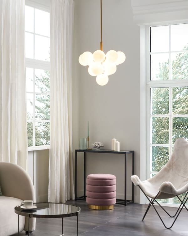 Taklampa Mässing Metall 100 cm 13-glödlampa Armatur Vit Glas Globe Skärmar Glam Ljuskrona