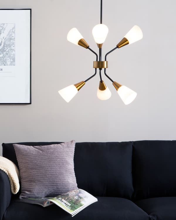 Hängande Lampa med 6 Lampor Guld och Vit Metallram Klockskärmar Lång Kabel Industriell