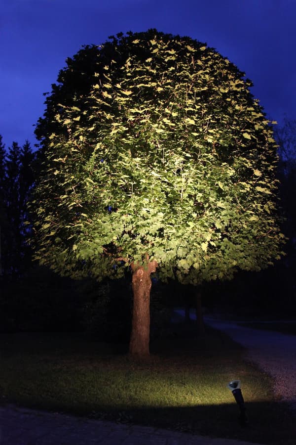 LED-lampa E27 Spotlight Outdoor 15W. Varmvit 1100Lm