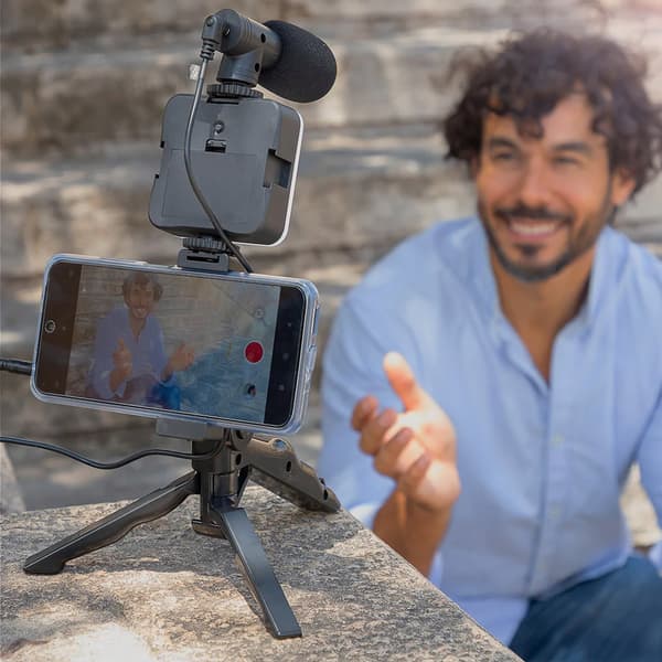 Vloggesett til mobiltelefonen med lys, mikrofon og fjernkontroll