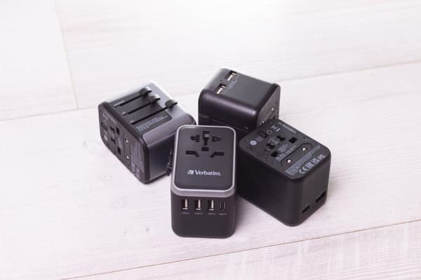 Verbatim UTA-01 Universal rejsestik & USB-A-oplader 12 W (49543)
