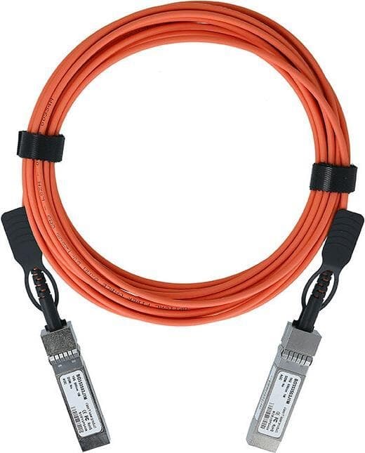 Atto CBL-0310-005 -yhteensopiva aktiivinen optinen kaapeli (AOC) 40 gigabitin muunnelmana, QSFP-QSFP-liitännällä, laitteiden liittämiseen telineissä j
