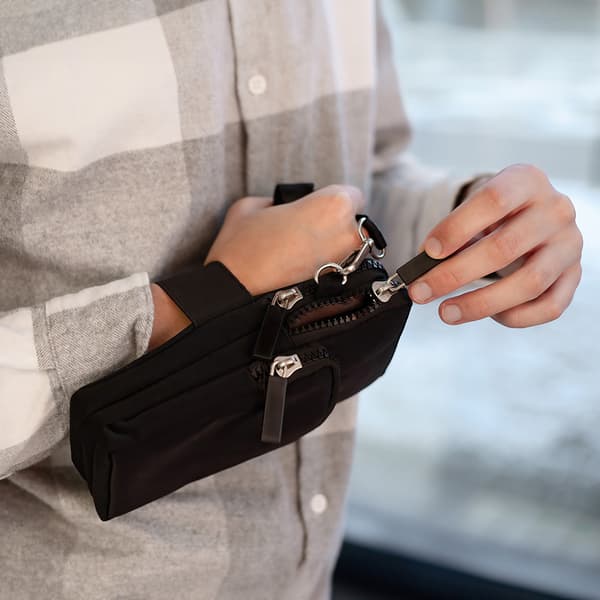 Mobiltaske med rem - Sort