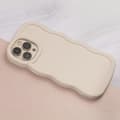 Miniatyrbilde 3 av 3: Candy Curly bakdeksel for iPhone 16 Pro Max - Beige