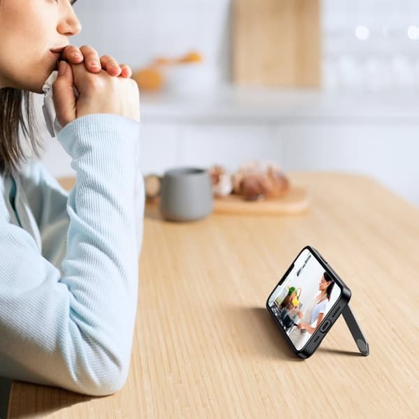 Stivt etui med gelramme og indbygget stativ til iPhone 14 Plus, sort