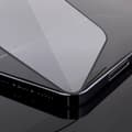 Miniatyrbillede 3 af 6: Super holdbart hærdet glas med en ramme, der dækker hele skærmen på Motorola Edge 30 sort