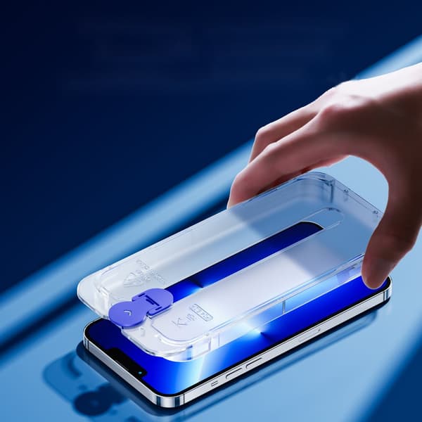 Härdat glas för iPhone 14 Pro Max med transparent Knight monteringssats