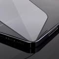 Pikkukuva 3 / 6: Koko näytön karkaistu lasi kehyksellä iPhone 15:lle, musta