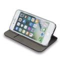 Pikkukuva 3 / 3: Kääntyvä kotelo jalustalla iPhone 16 Plus - viininpunainen
