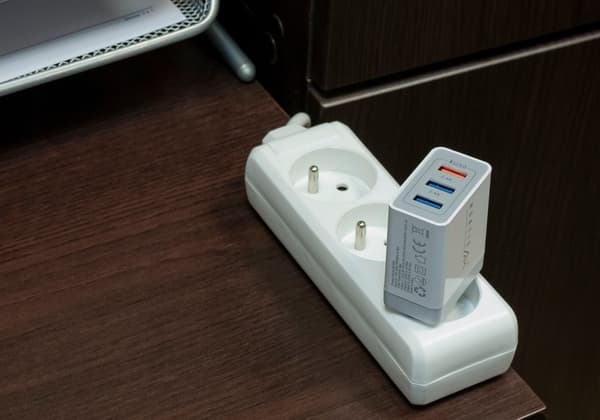 MT009 USB universal vægoplader 7800 mA 12 V