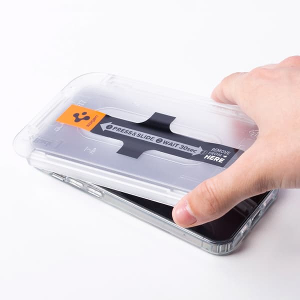 Spigen Glas.tR EZ Fit Härdat Skärmskydd till iPhone 13 / 13 Pro / 14 / 16e - 2-pack