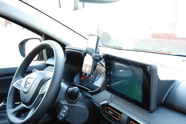 Automatisk telefonhållare med trådlös laddningsfunktion för DACIA Sandero 3, Jogger, Logan 3