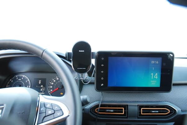 Automatisk telefonhållare med trådlös laddningsfunktion för DACIA Sandero 3, Jogger, Logan 3