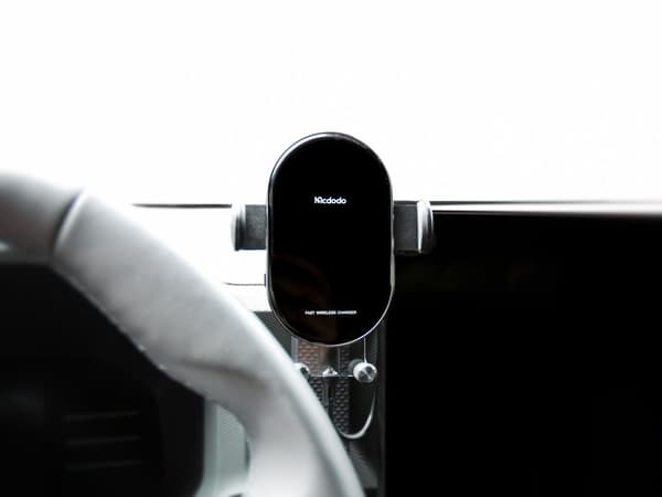 Automatisk telefonholder med trådløs opladning til DACIA DUSTER 3 & DACIA BIGSTER - YouClip