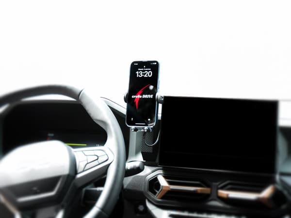 Automatisk telefonholder med trådløs opladning til DACIA DUSTER 3 & DACIA BIGSTER - YouClip