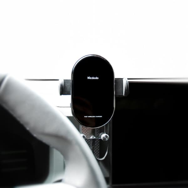 Automatisk telefonholder med trådløs opladning til DACIA DUSTER 3 & DACIA BIGSTER - YouClip