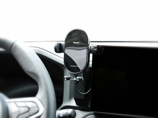 Automatisk telefonholder med trådløs opladning til DACIA DUSTER 3 & DACIA BIGSTER - YouClip