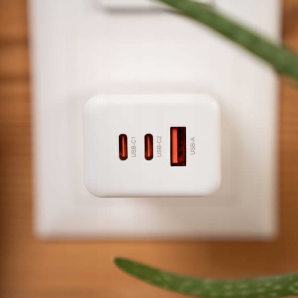 SC USB Charger 65W GaN SC009W white