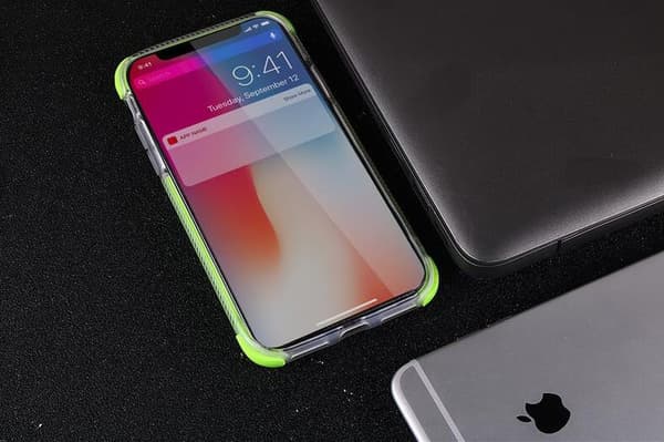 TPU skal för iPhone med färgade kanter iPhone X +2skärmskydd