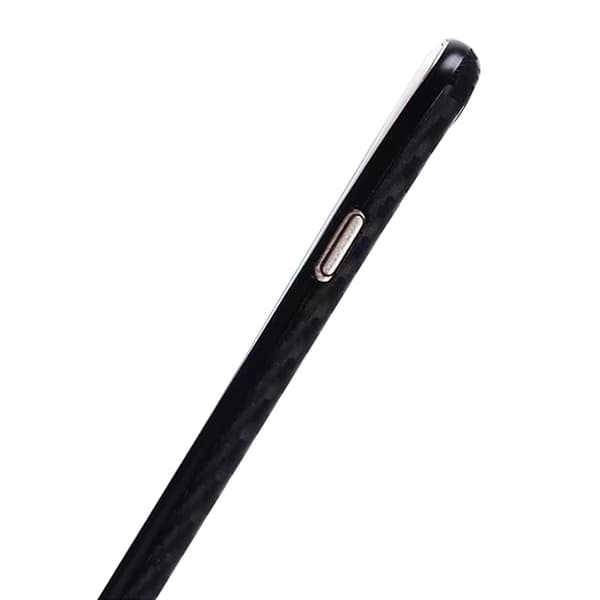 Tunt och stilrent Skal i matt-Carbonfinish för iPhone 6/6S