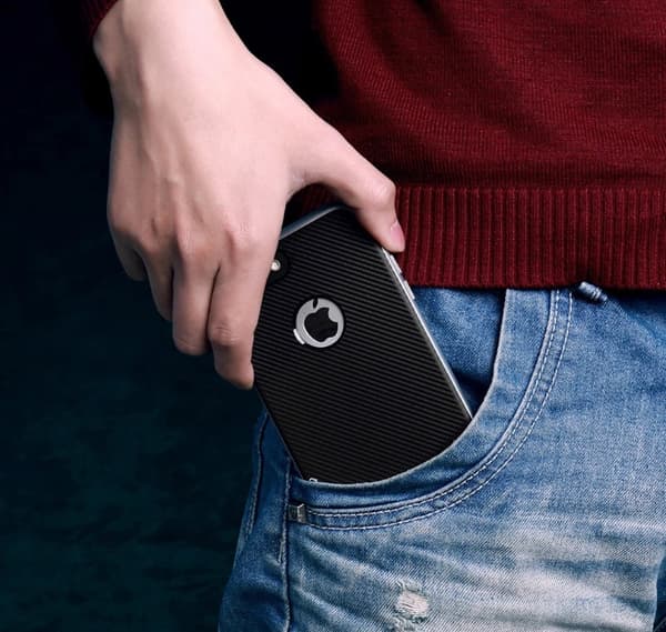 Slittåligt Skyddsskal iPhone 7 FLOVEME (CARBON-serie)