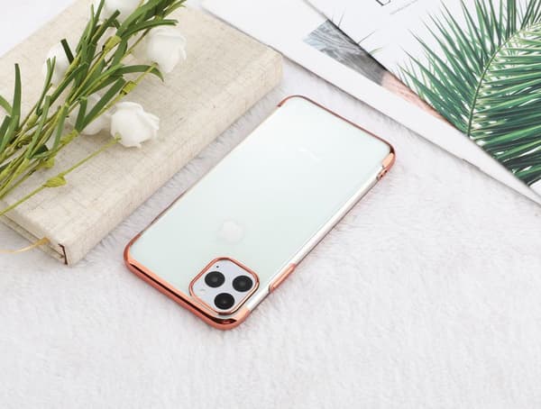 Elektropläterat TPU-skal iPhone 11 Pro med två skärmskydd.