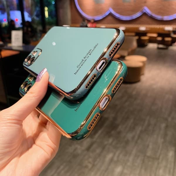 iPhone 12 Pro-kuorilaserleikattu iskunvaimennus useissa väreissä kulta