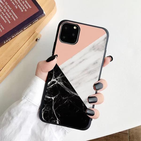 iPhone 12, 12 Pro & 12 Pro Max Cover lyserød sort marmor iPhone 12 & 12 Pro