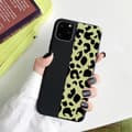 Miniatyrbild 2 av 2: iPhone 12 Pro Max Skal halva leopardmönster 2 färger svart röd