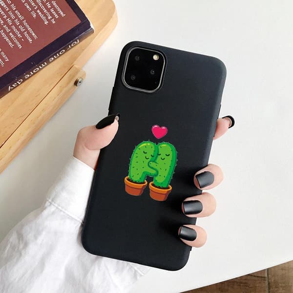 iPhone 12 ja 13 Pro Max Mini kuori kaksi kaktuksia halataan