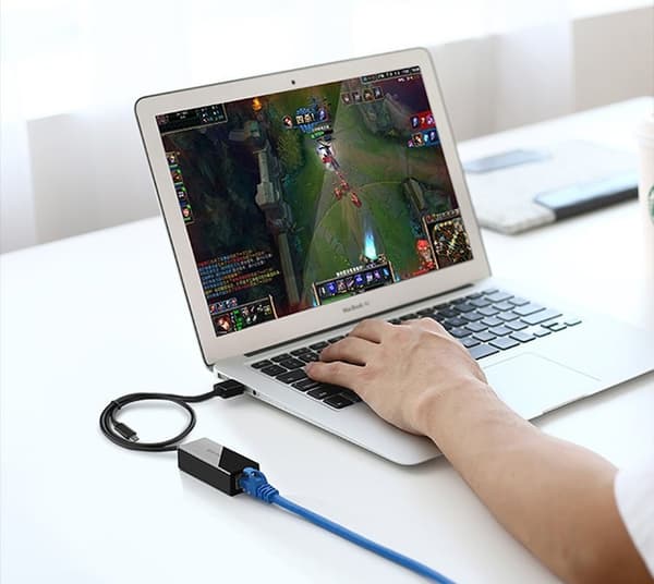 UGreen USB 2.0 100 Mbps Ethernet adapter Svart