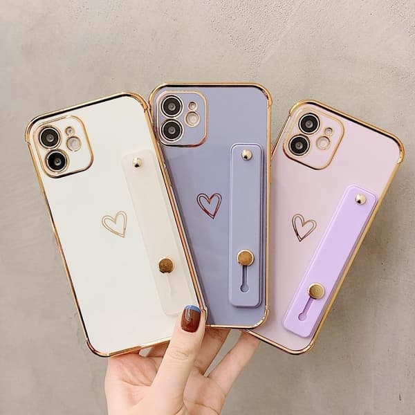 iPhone 13 cover med hjerte og ankelrem gulddetaljer pastel