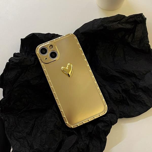 iPhone 13 galvaniseret etui i mat metal med 3d hjerte Gold