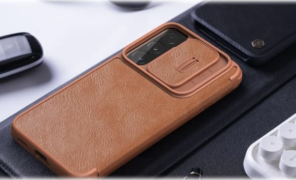 Nillkin Qin Leather Pro Case Case for Samsung Galaxy S22+ (S22 Plus) Kamerabeskytter Hylster Deksel Flip Case Brun