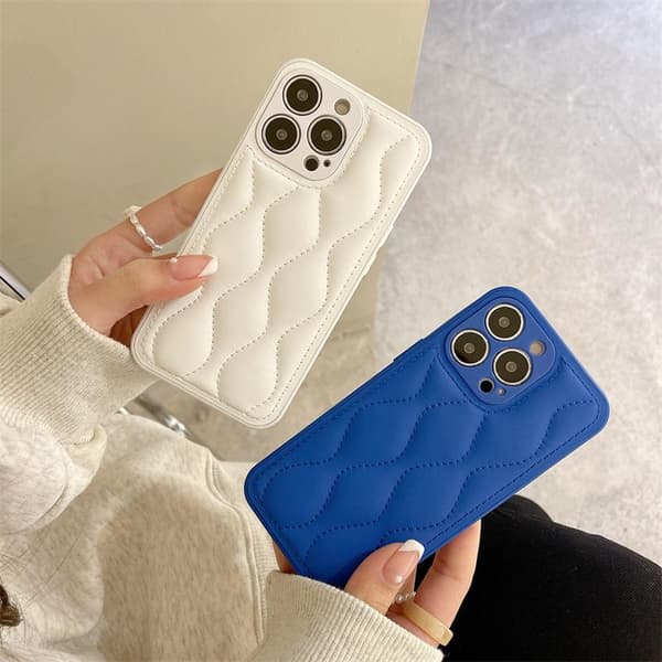 iPhone 13 vadderade skal i trendiga färger broderade mönster