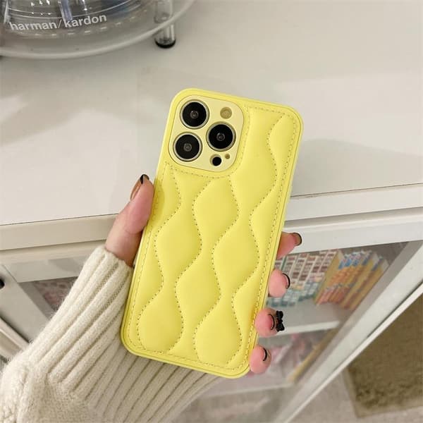 iPhone 13 Pro Max vadderade skal i trendiga färger broderade mönster