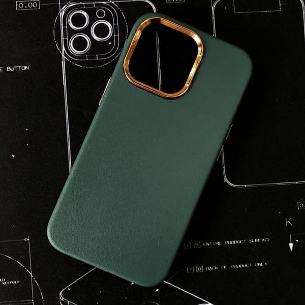 iPhone 13 Pro klassisk etui i vegansk læder guldramme & guldknapper