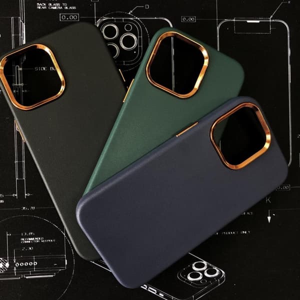 iPhone 13 Pro klassisk etui i vegansk læder guldramme & guldknapper