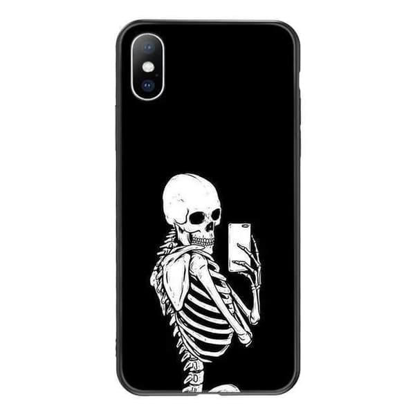 iPhone 13, Pro and Max case with skeleton that takes a selfie in the mirror