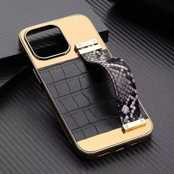 iPhone 13 Pro cover vegansk læder med rem for godt greb guld