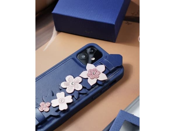 Kingxbar Kingxbar Sweet Series gel-deksel dekorert med originale Swarovski-krystaller med stativ iPhone 12 Pro / iPhone 12 svart