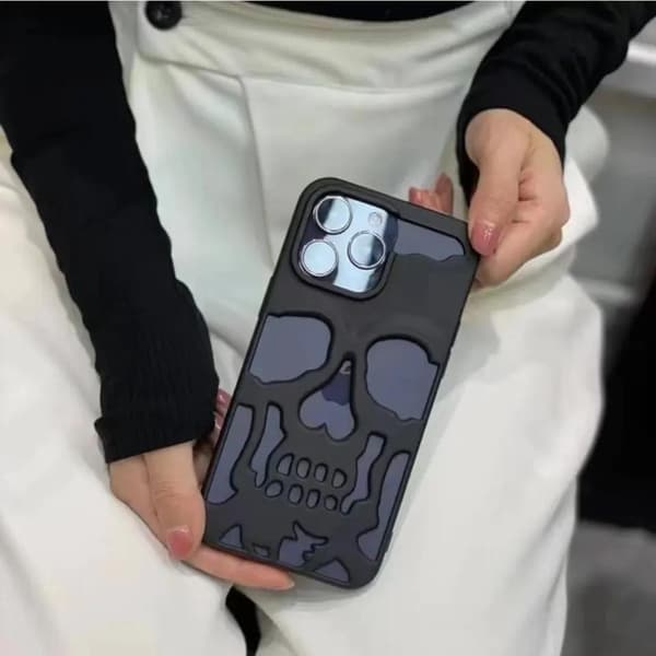 Metalliskt Skelett Mobilskal för iPhone 14 - Premiumskydd med Cool Design