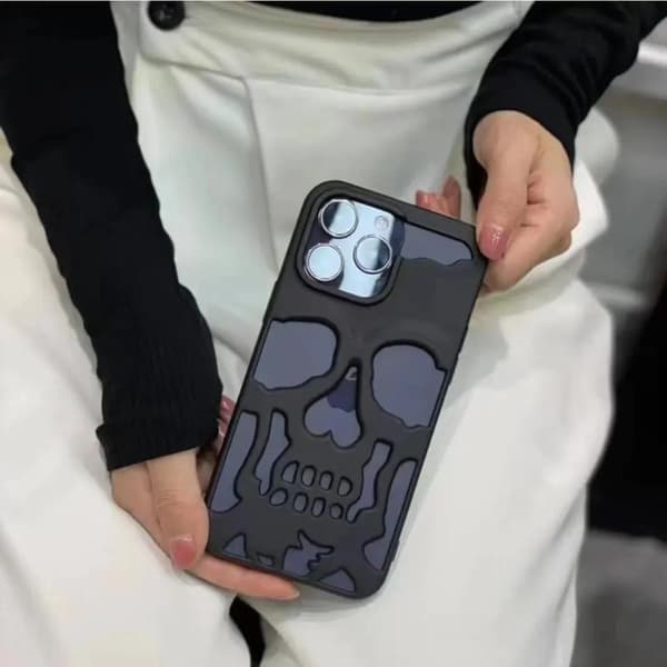 Metalliskt Skelett Mobilskal för iPhone 14 - Premiumskydd med Cool Design