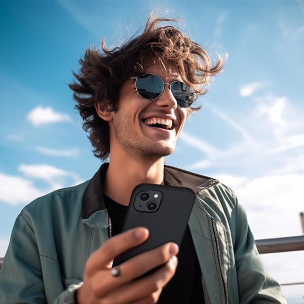 iPhone 15 PLUS - Mattbehandlat Skyddsskal med Stötdämpande Silikon Svart
