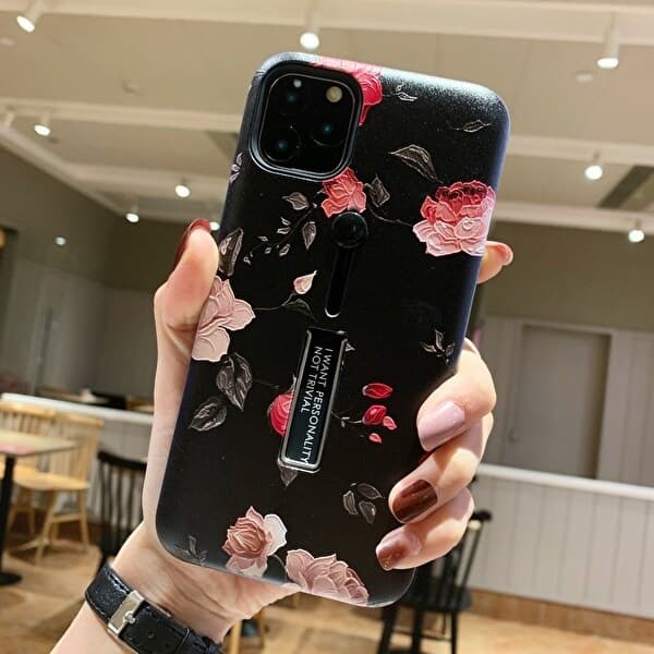 Modeetui med fingerholder - iPhone 12/12 Pro, blomster