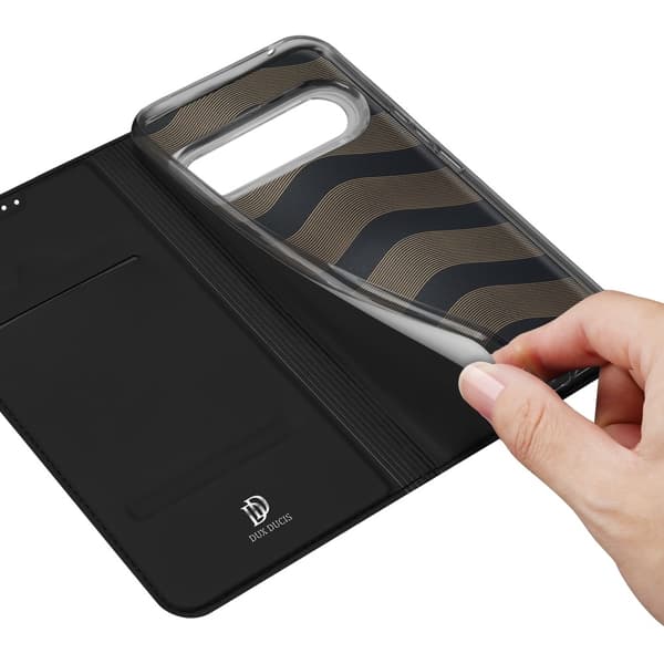DUX DUCIS Skin Pro -sarjan kotelo korttipaikalla Google Pixel 9 / 9 Pro - musta