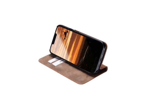 JT BERLIN BookCase Tegel, Folio, Apple, iPhone 16, 17 cm (6.7"), Cognac colour