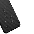 Miniatyrbild 10 av 11: iPhone 15 - Slimmad profil och enkelhet i designen i Karbon